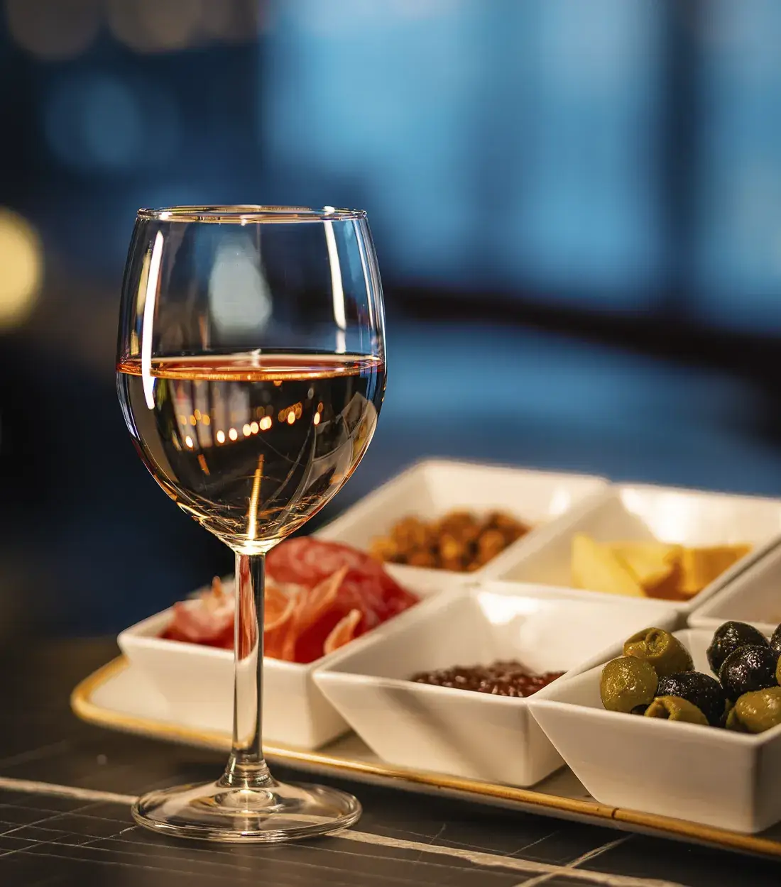 Viini ja tapakset Oulun keskustassa